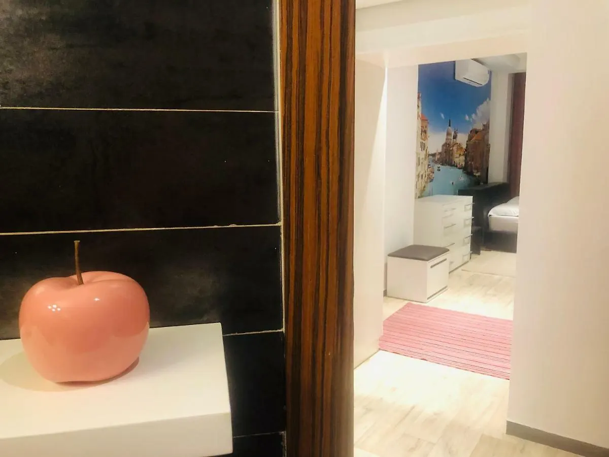 Loft With Jacuzzi,Italian Furniture & Wide View On Tunisia Mall 아파트